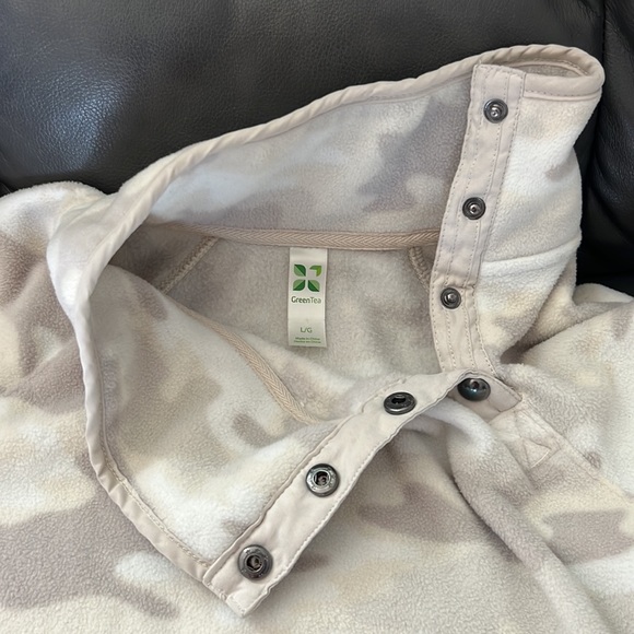 Womens pull over sweater size Large - Picture 3 of 7